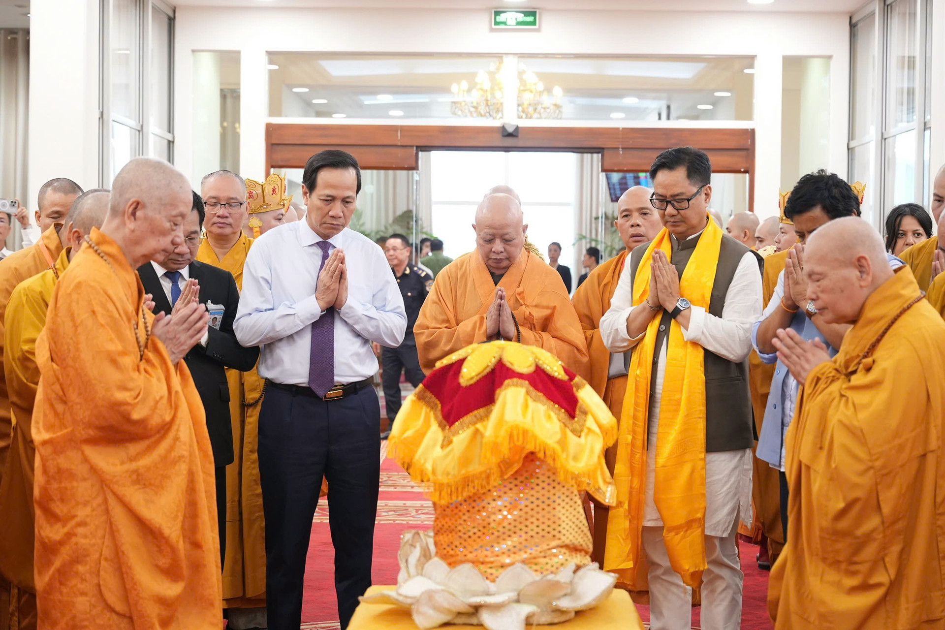 Lễ nghênh đón Xá Lợi Đức Phật Từ Ấn Độ về Việt Nam Chuẩn Bị Cho Vesak 2025
